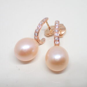 Boucles d’oreilles diamants et perles poires
